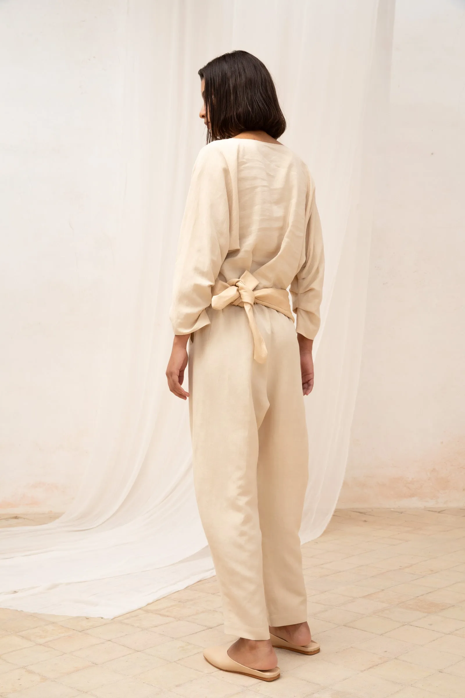 Amelia, loose top in beige linen and silk
