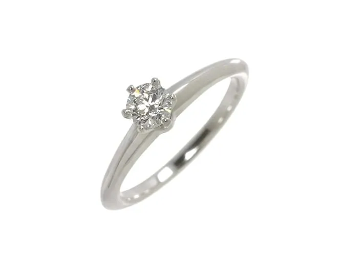 Anillo de diamante solitario Tiffany & Co. 