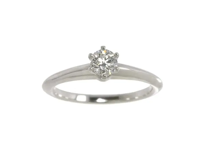 Anillo de diamante solitario Tiffany & Co. 