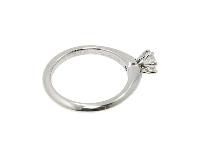 Anillo de diamante solitario Tiffany & Co. 
