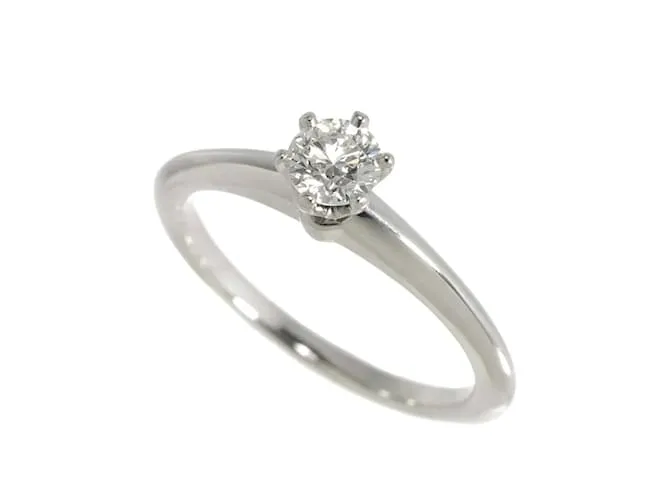 Anillo de diamante solitario Tiffany & Co. 