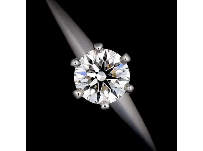 Anillo de diamante solitario Tiffany & Co. 