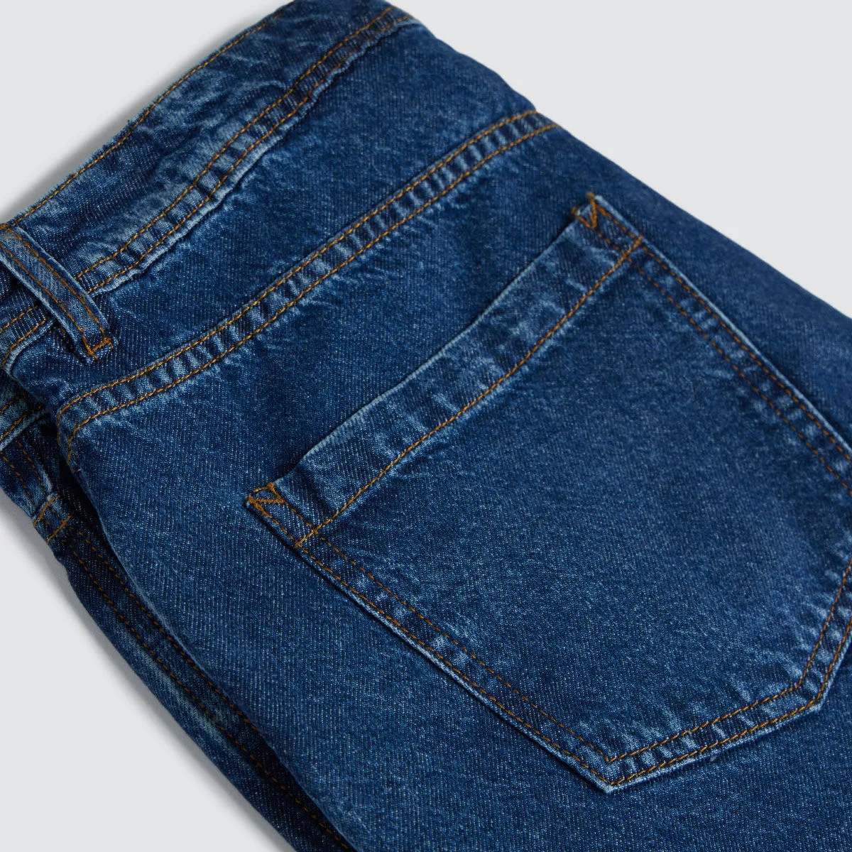 Bermuda En Denim Con Desgastes