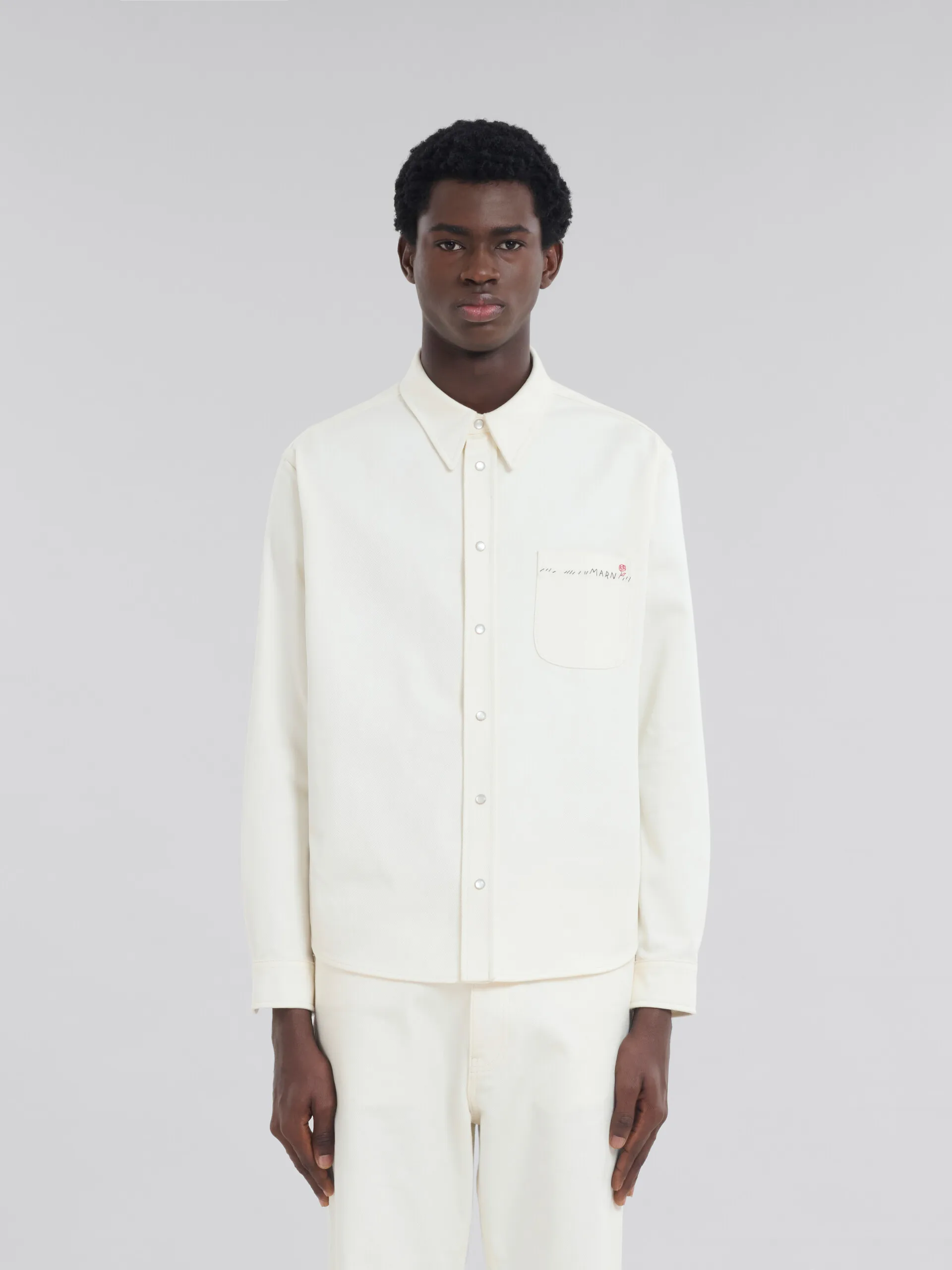 Camisa blanca de dril con bordado Marni Mending
