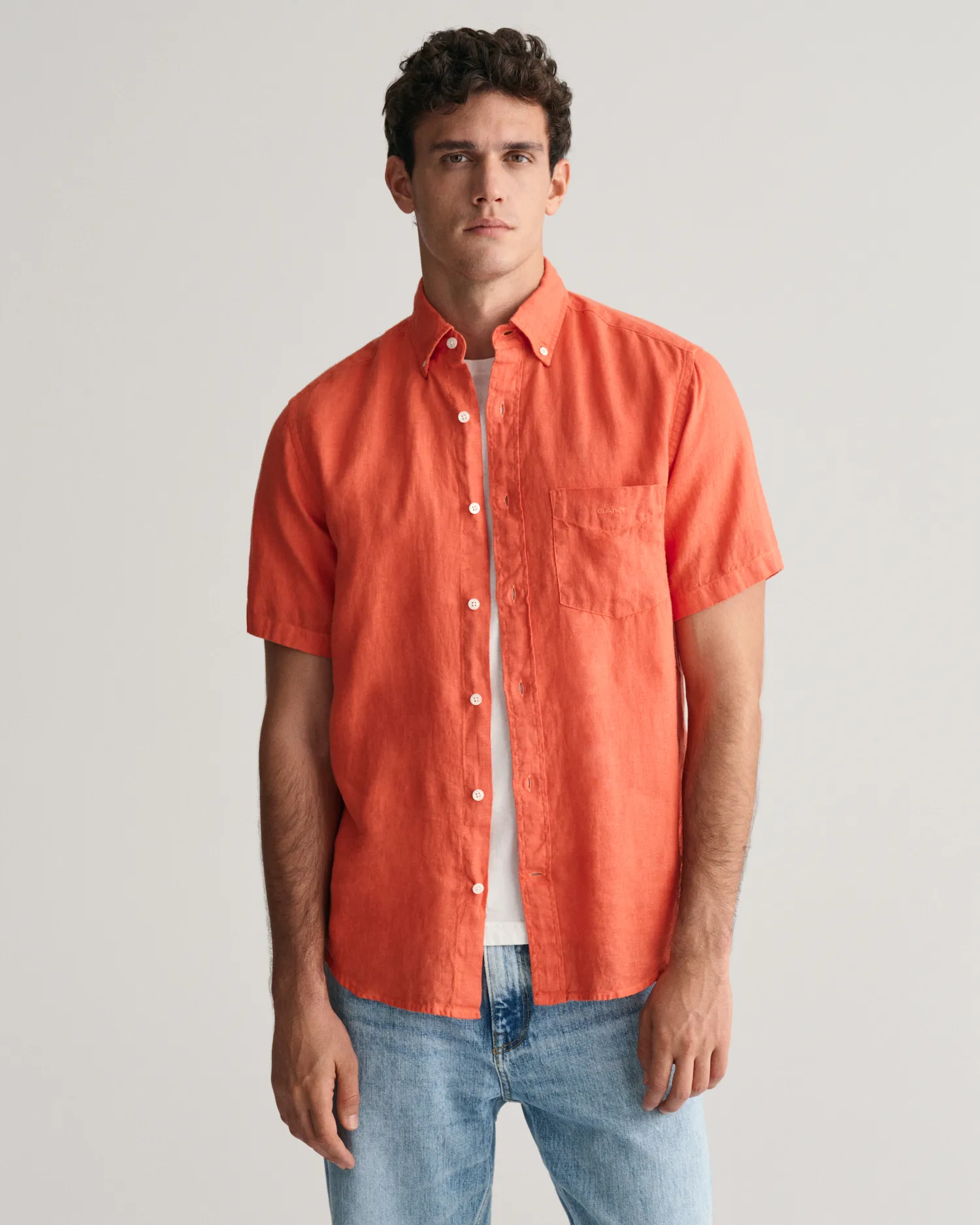Camisa Regular Fit de manga corta y lino teñido en prenda