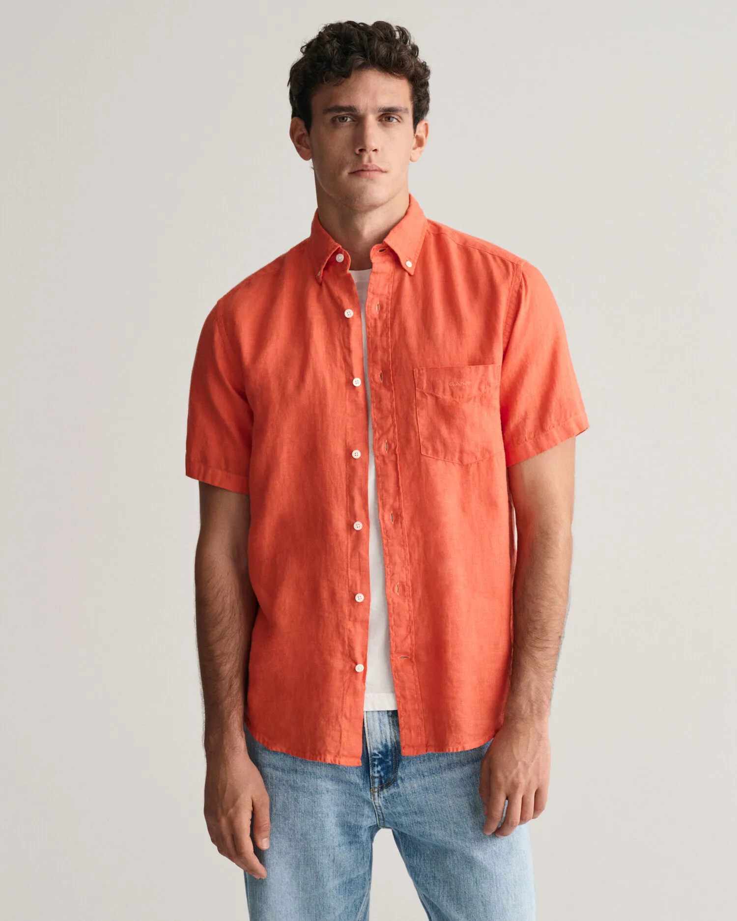 Camisa Regular Fit de manga corta y lino teñido en prenda