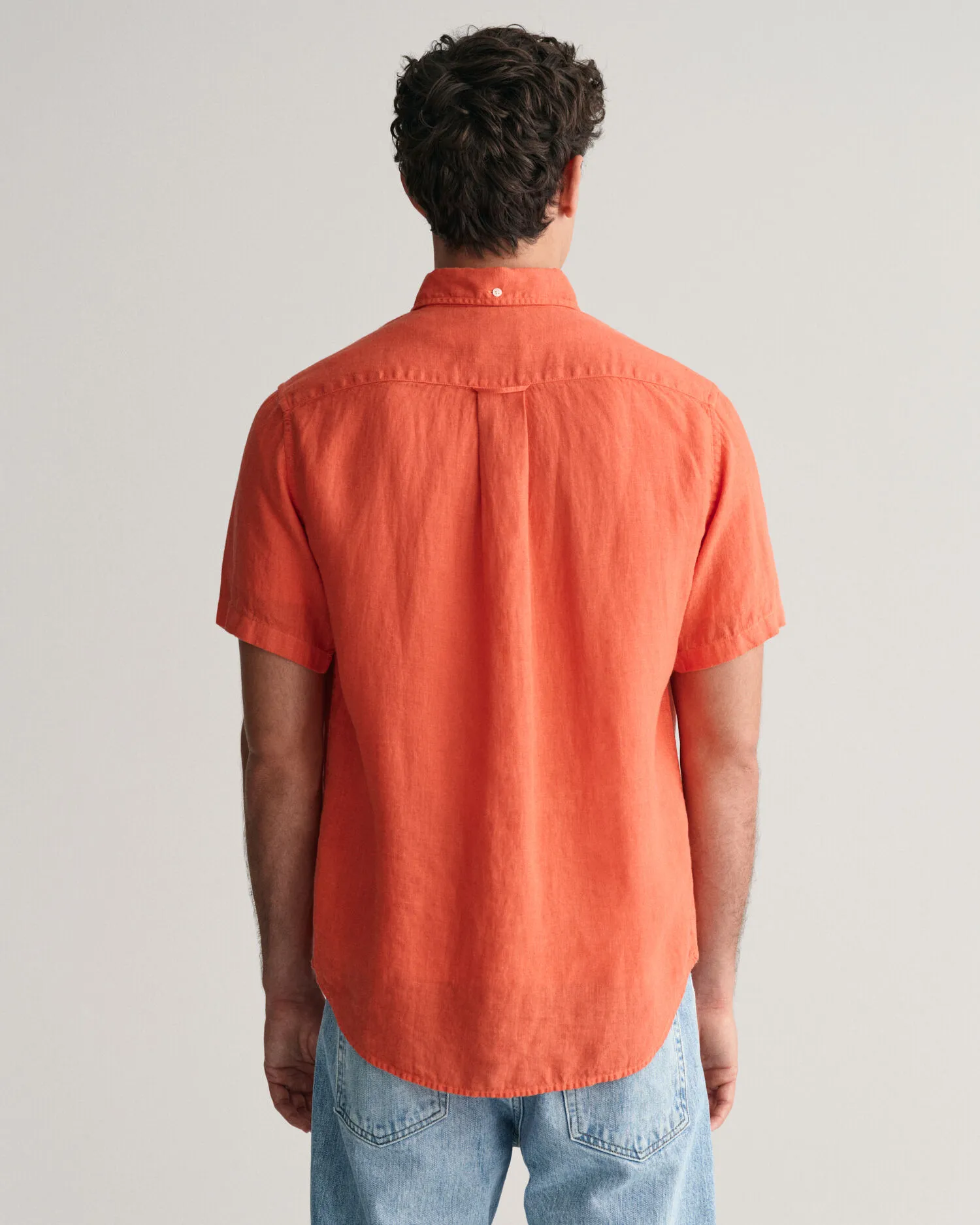 Camisa Regular Fit de manga corta y lino teñido en prenda