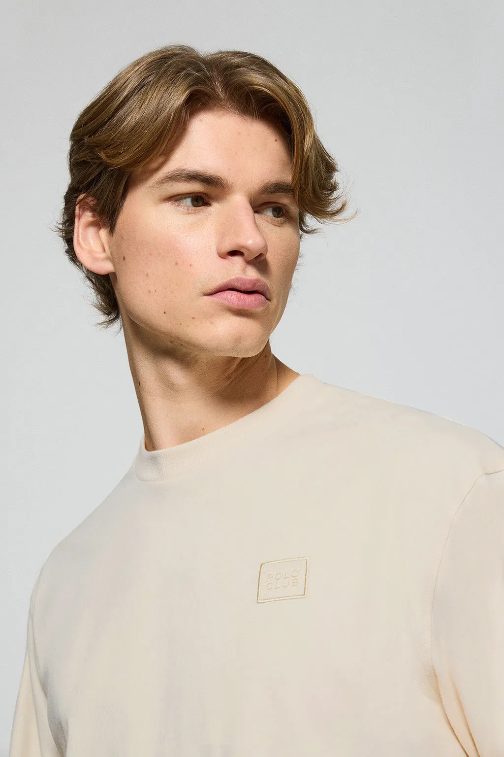 Camiseta de manga larga y cuello redondo color crudo con detalle Polo Club