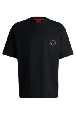 Camiseta de punto de algodón con un diseño gráfico estampado