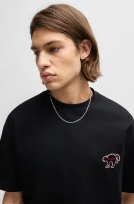 Camiseta de punto de algodón con un diseño gráfico estampado
