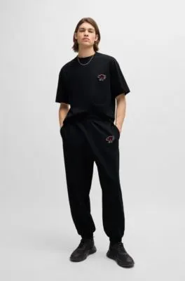 Camiseta de punto de algodón con un diseño gráfico estampado