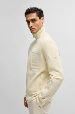 Chaqueta de punto de diferentes materiales con relleno y puños en canalé