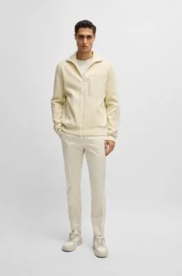 Chaqueta de punto de diferentes materiales con relleno y puños en canalé
