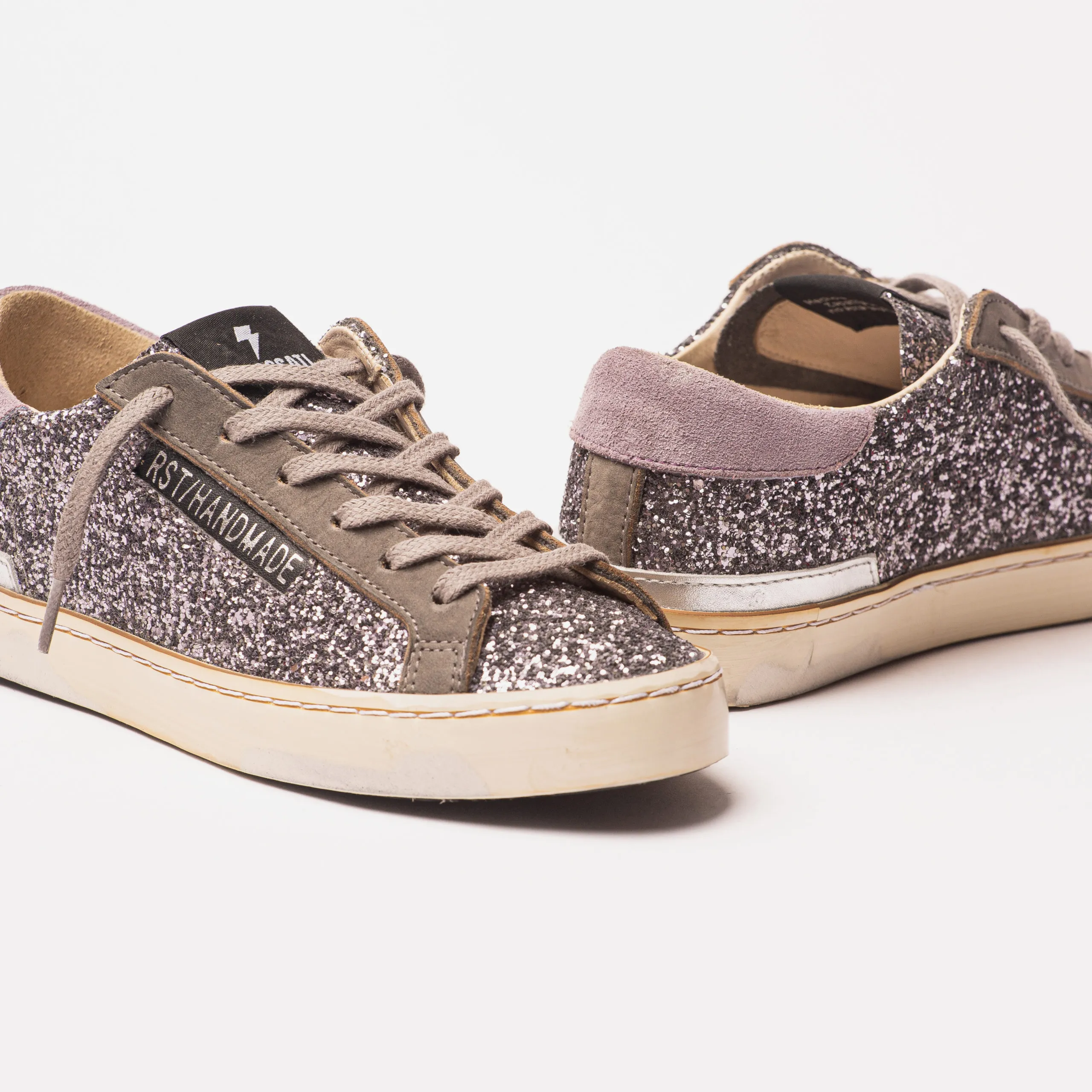 Code: 8002 Zapatilla de Glitter peltre y cuero, plata, Lila y Gris, Suela y banda de caucho, plantilla de 17 mm.