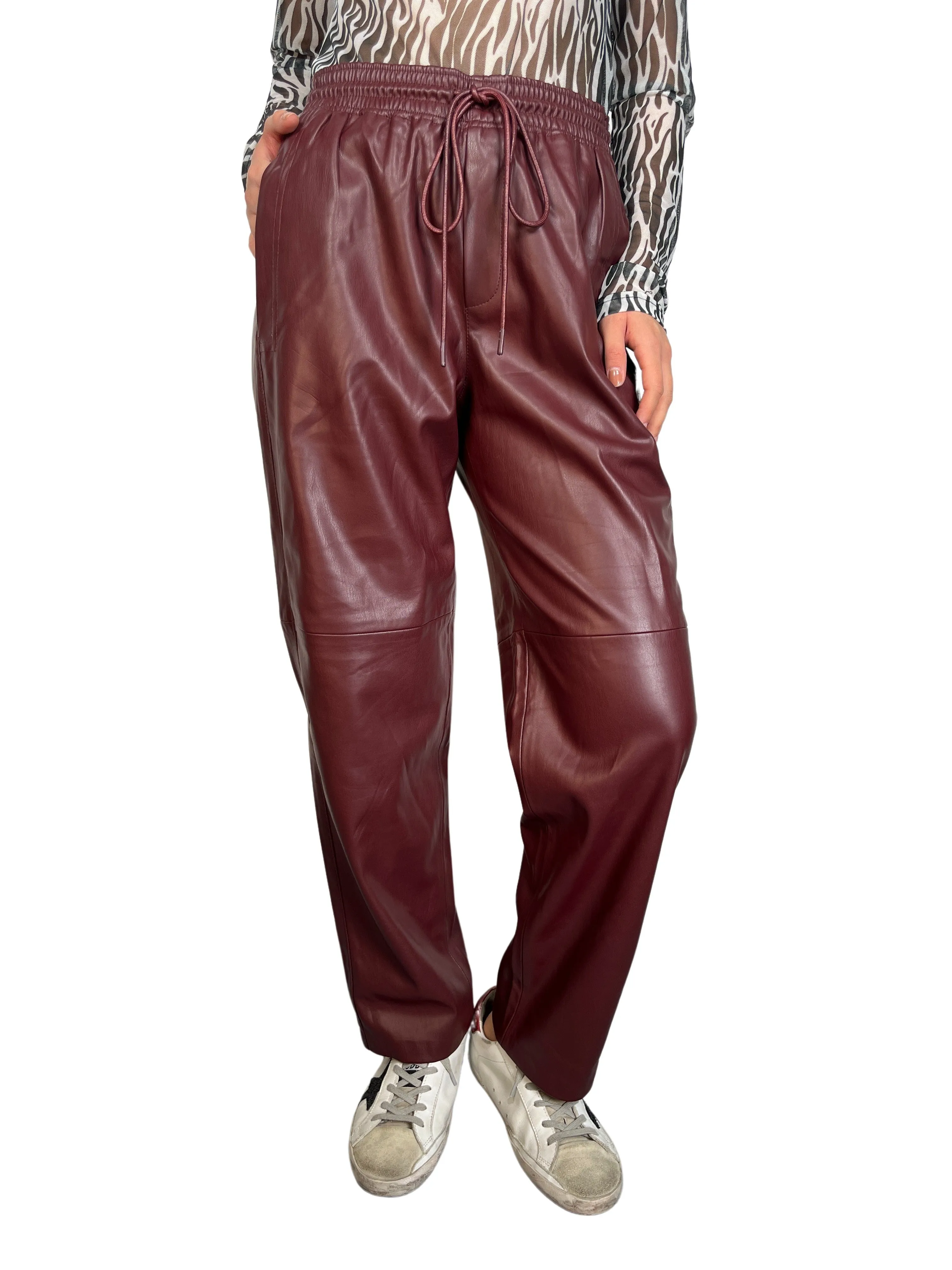 MANGO Pantalón EcoCuero Burdeo