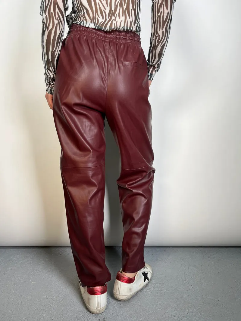 MANGO Pantalón EcoCuero Burdeo