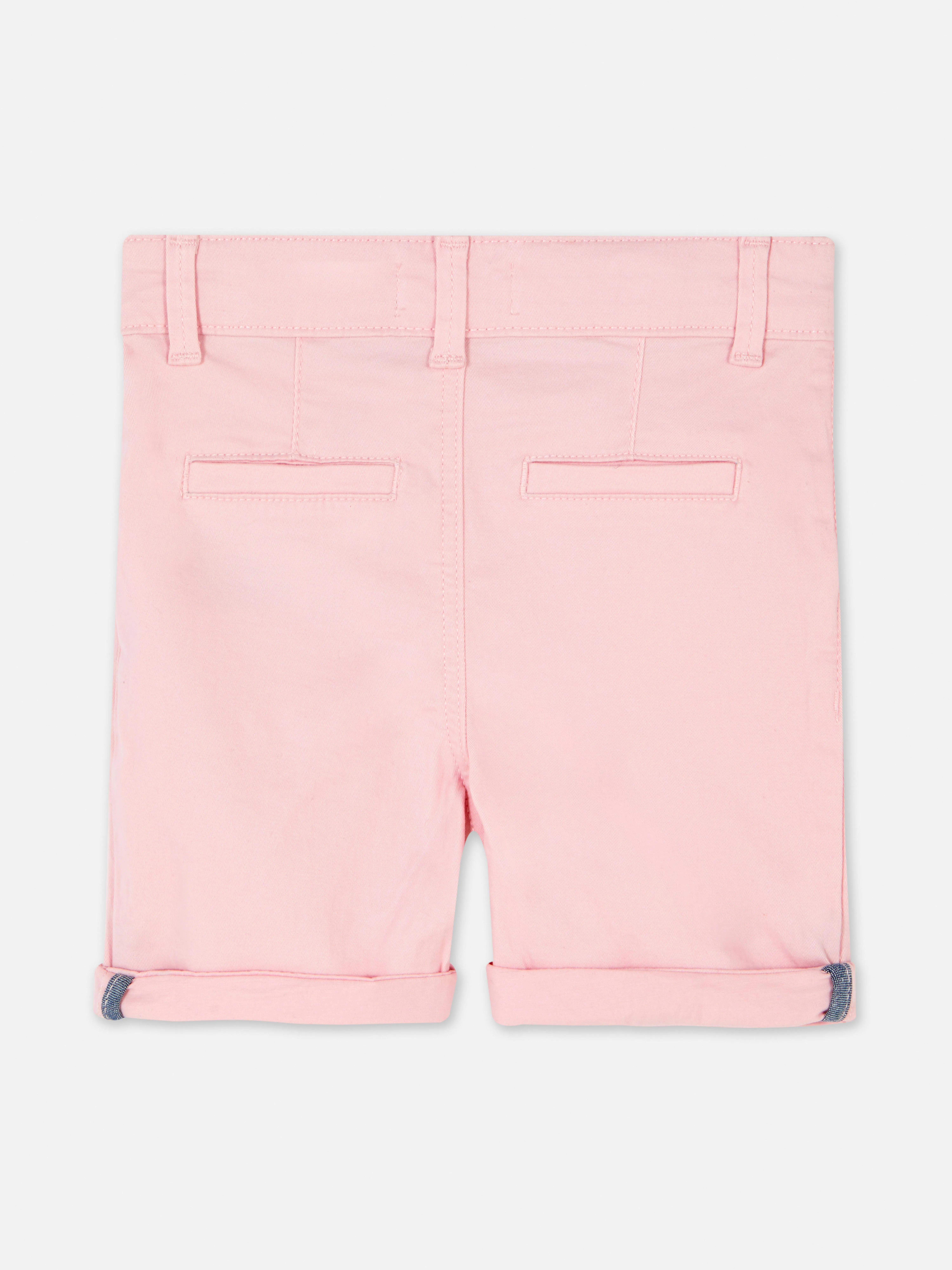 Pantalones chinos cortos con bajos vueltos
