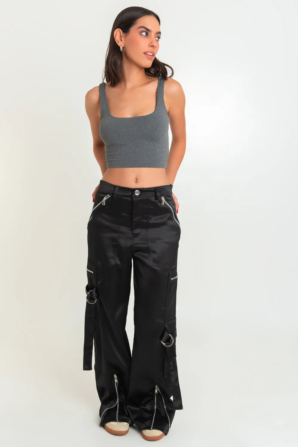 Pantalón cargo satinado fit wide leg