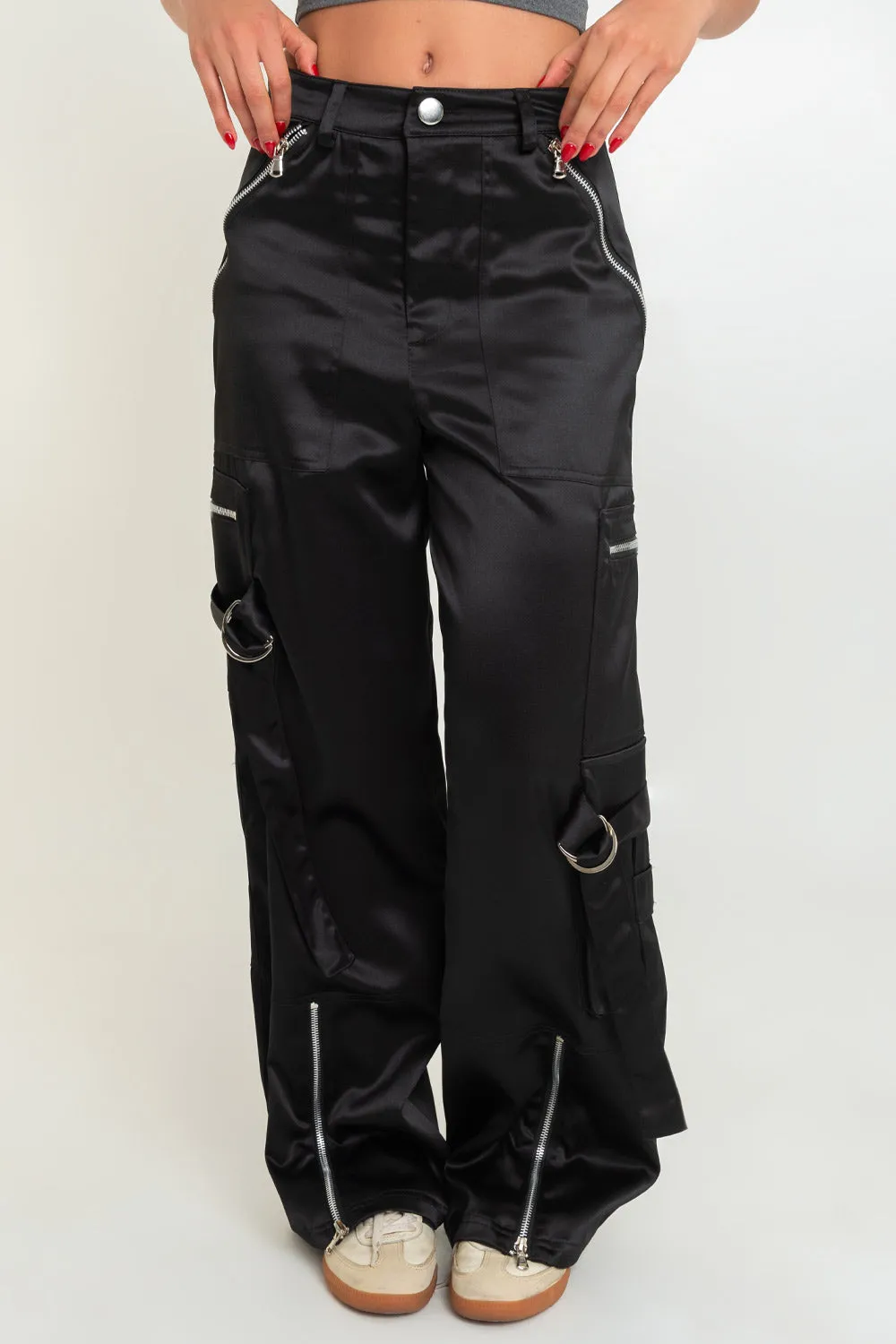 Pantalón cargo satinado fit wide leg