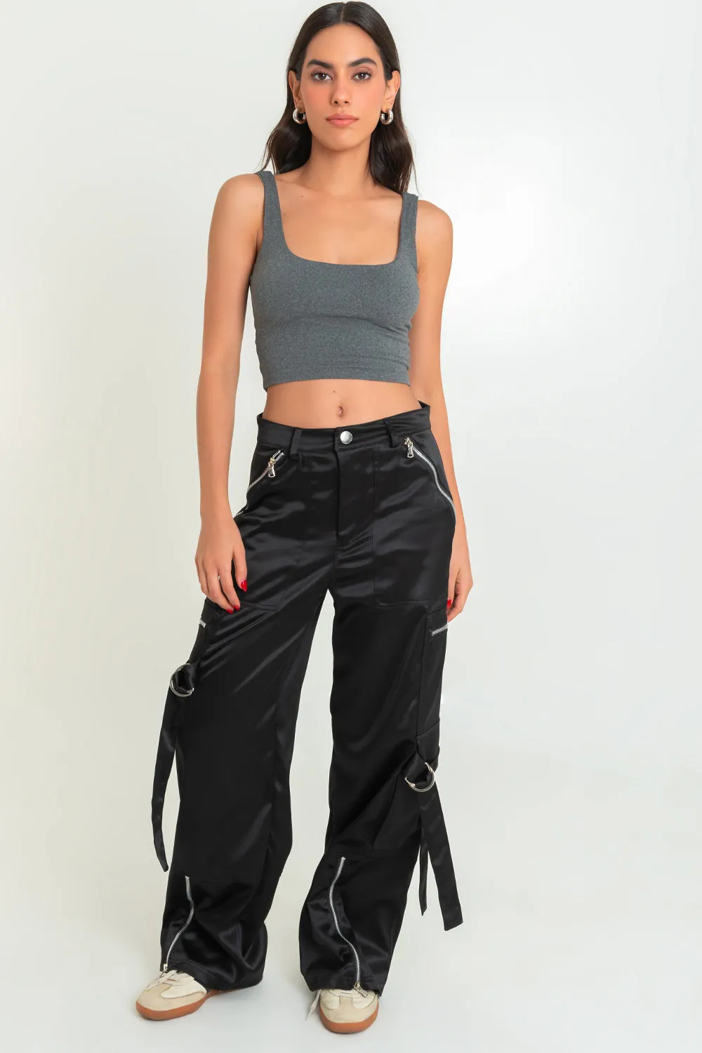 Pantalón cargo satinado fit wide leg