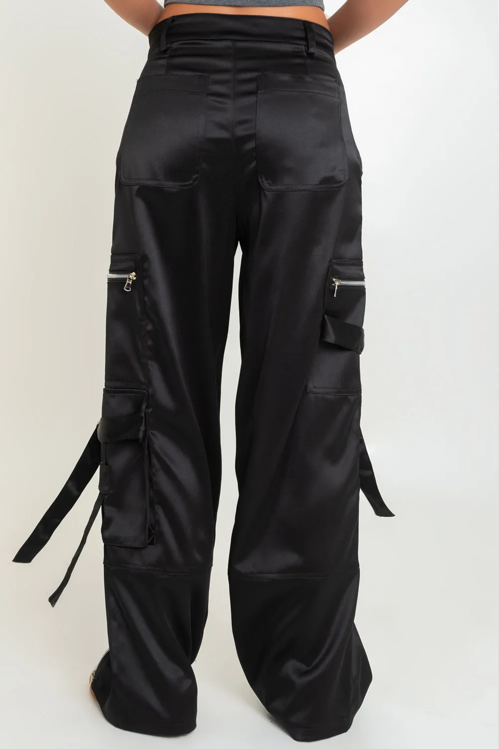 Pantalón cargo satinado fit wide leg