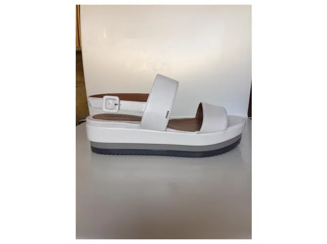 Sandalias de cuero Fendi Blanco 