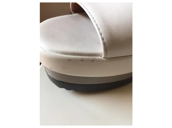 Sandalias de cuero Fendi Blanco 