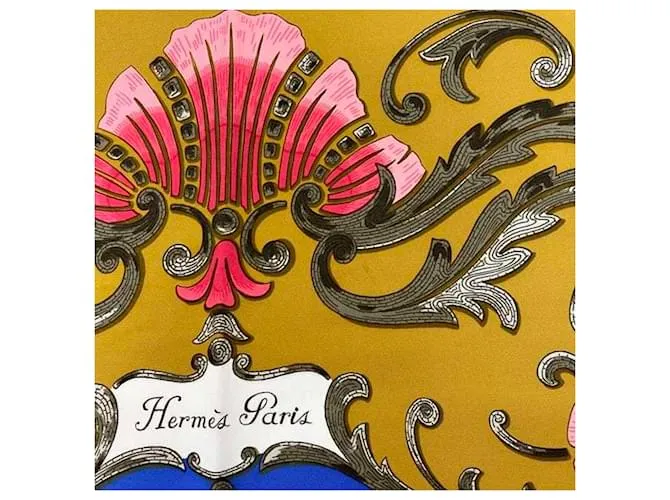 Silk In Carré Hermès Castaño 