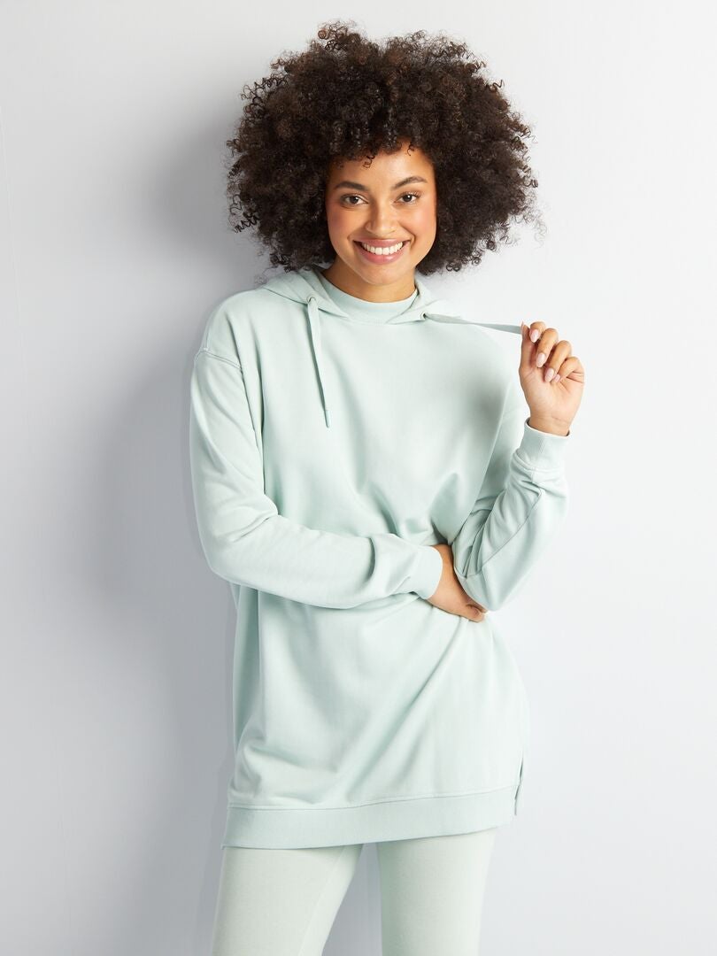 SUDADERA CON CAPUCHA CORTE LARGO  AZUL