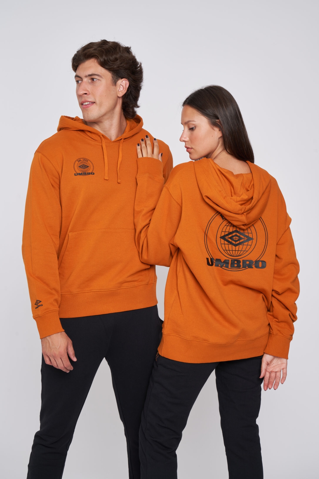 SUDADERA UMBRO COLLEGIATE GRAPHIC HOODIE PUMPINK SPICE