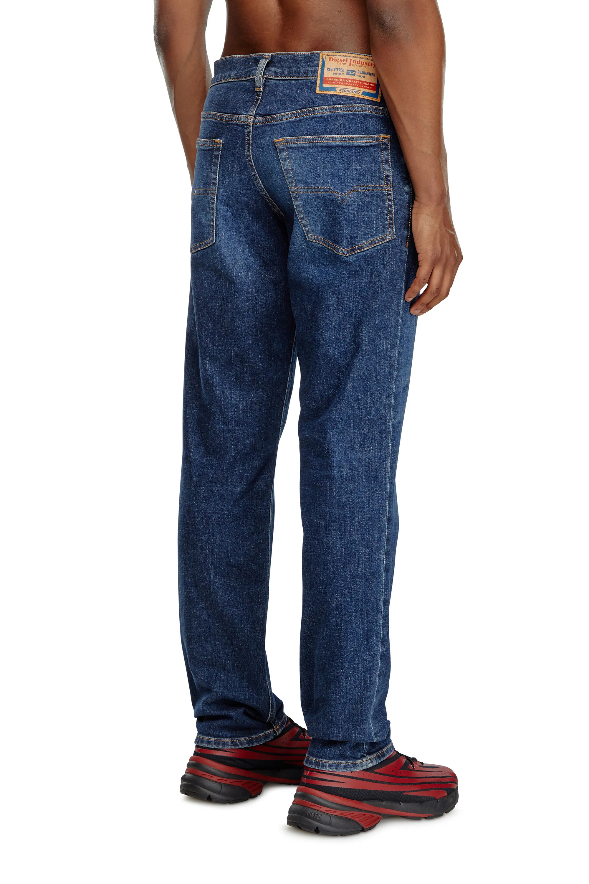 TAPERED JEANS 2023 DFINITIVE 09J47