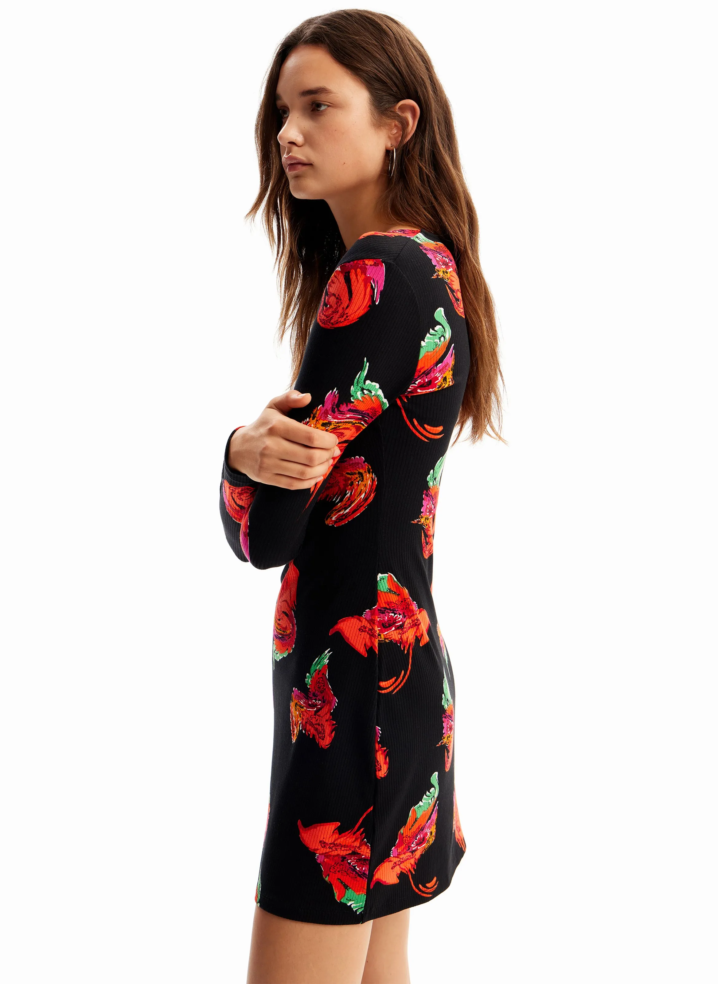 Vestido corto con estampado de flores en negro