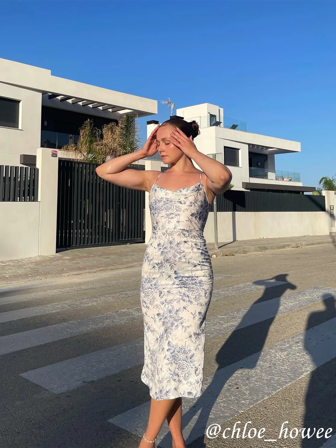  Vestido Midi con Cuello Drapeado Floral y Libélula